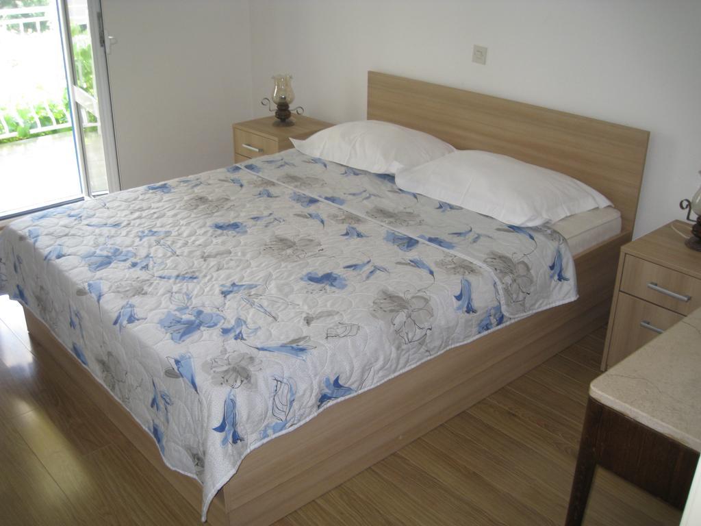 Apartmani Famelja Jovanovic Sveti Stefan Habitación foto