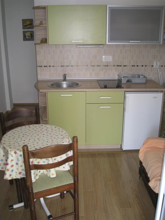Apartmani Famelja Jovanovic Sveti Stefan Habitación foto