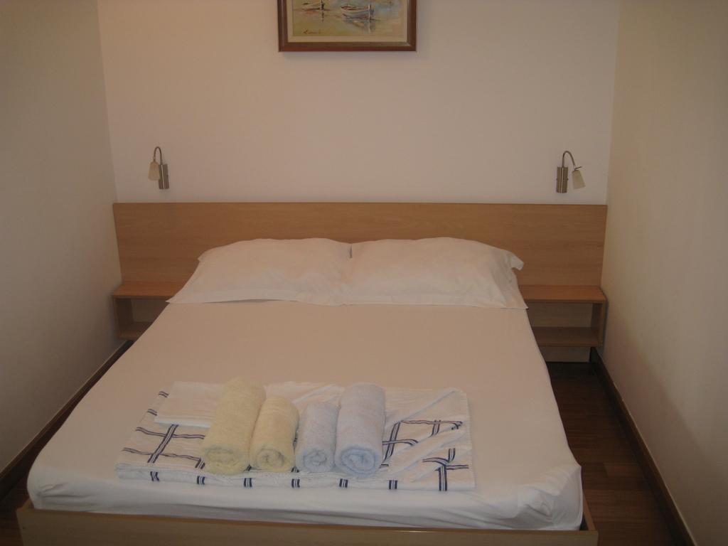 Apartmani Famelja Jovanovic Sveti Stefan Habitación foto
