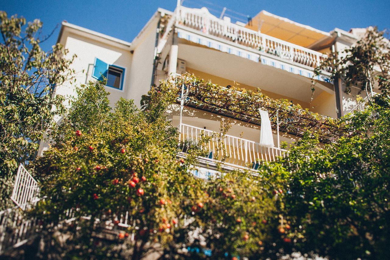 Apartmani Famelja Jovanovic Sveti Stefan Exterior foto