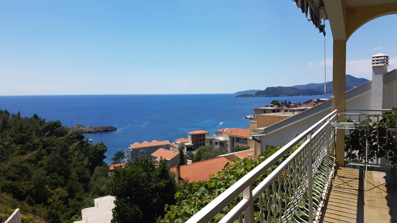 Apartmani Famelja Jovanovic Sveti Stefan Exterior foto