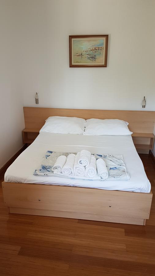 Apartmani Famelja Jovanovic Sveti Stefan Exterior foto