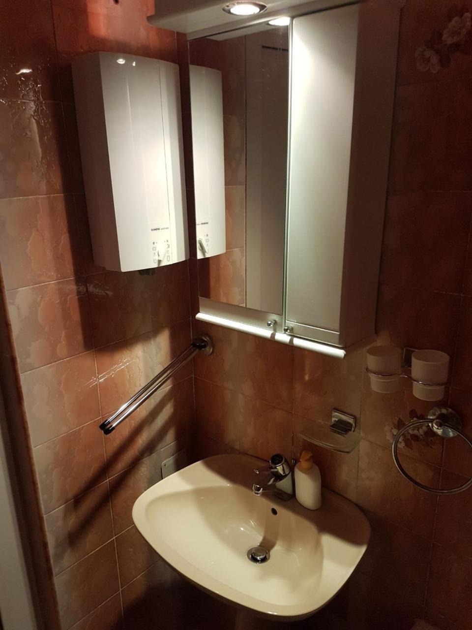 Apartmani Famelja Jovanovic Sveti Stefan Exterior foto
